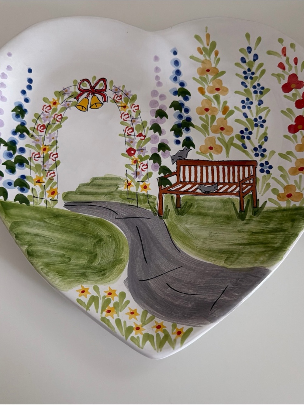 Mesa International Decorative Heart Shaped Plate Garden Scene Made In Hungary